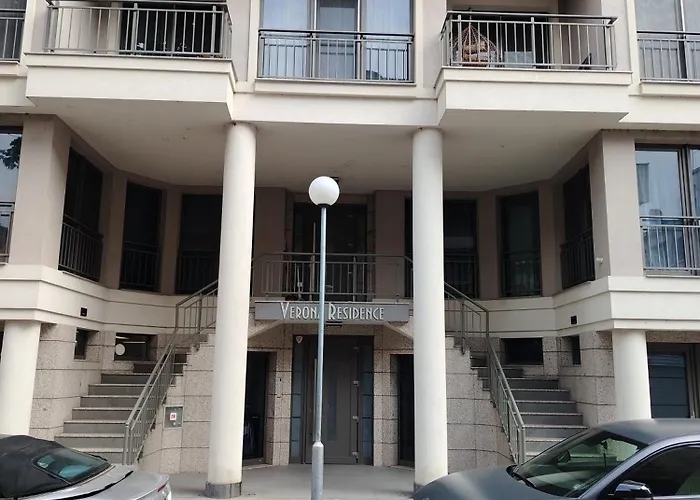 Good Mood & Parking 2 *