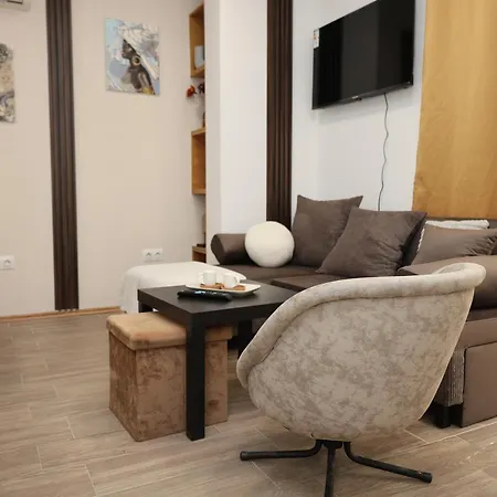 Good Mood & Parking 2 Daire Filibe